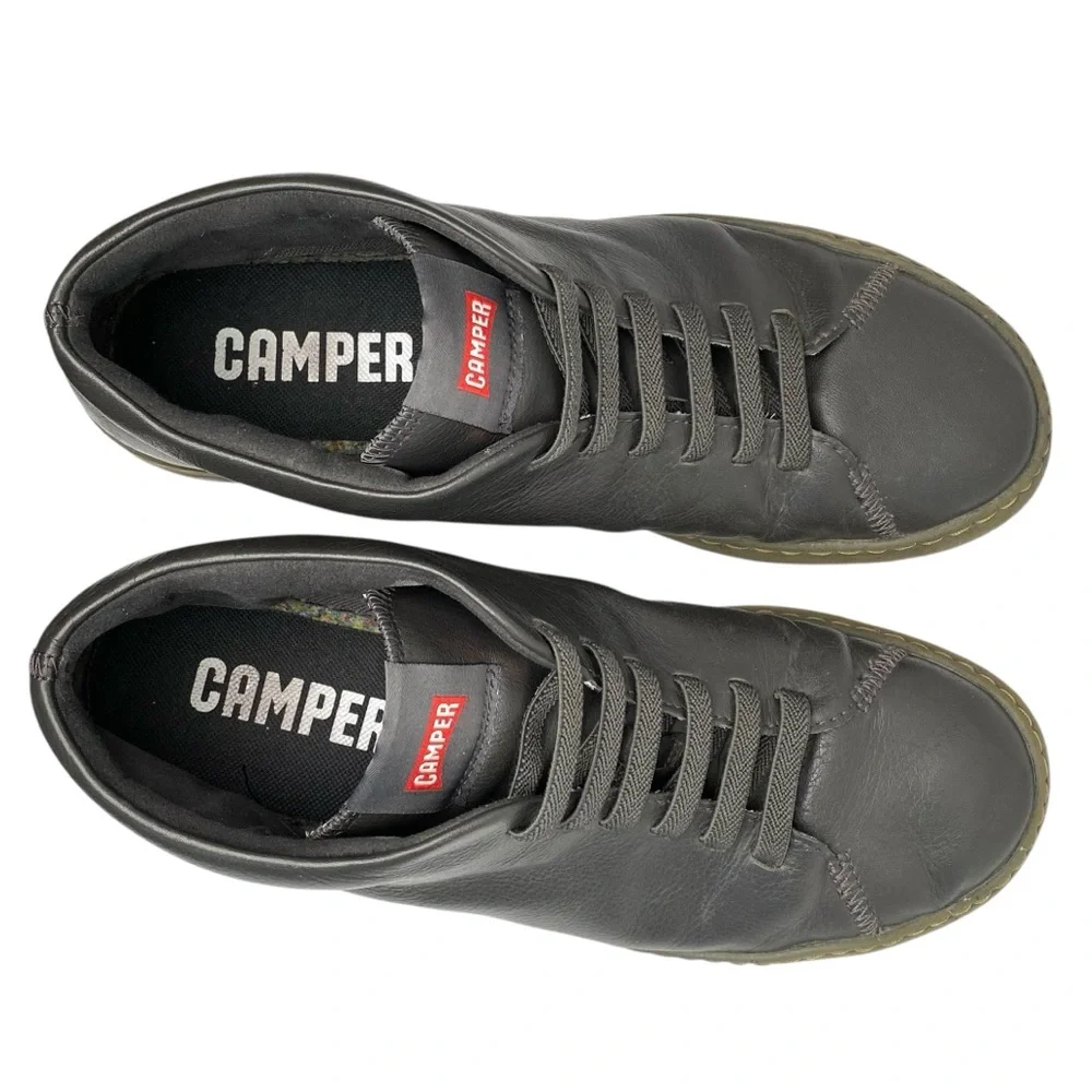 Camper these gray